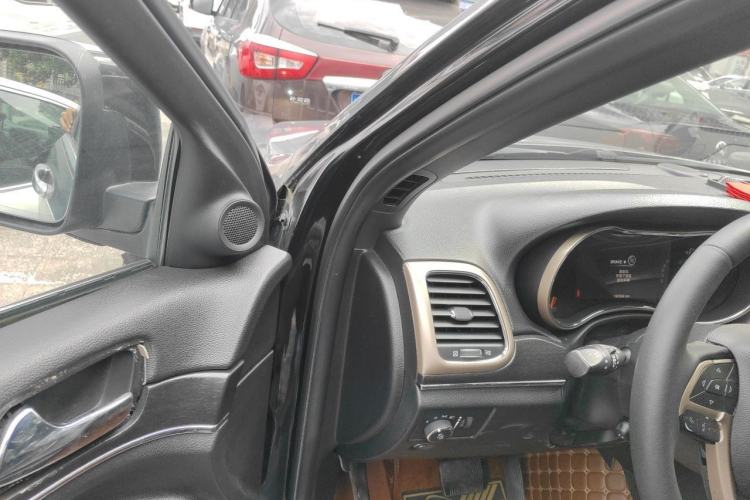 Used Jeep Grand Cherokee 2014 3.6L Elite Navigation Edition Driver Seat