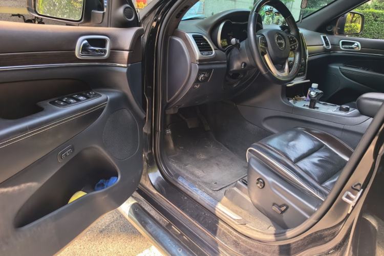 Used Jeep Grand Cherokee 2014 3.6L Elite Navigation Edition Driver Seat