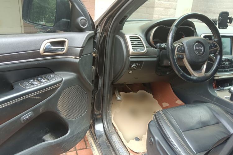 Used Jeep Grand Cherokee 2014 3.0L Comfort Navigation Edition Driver Seat