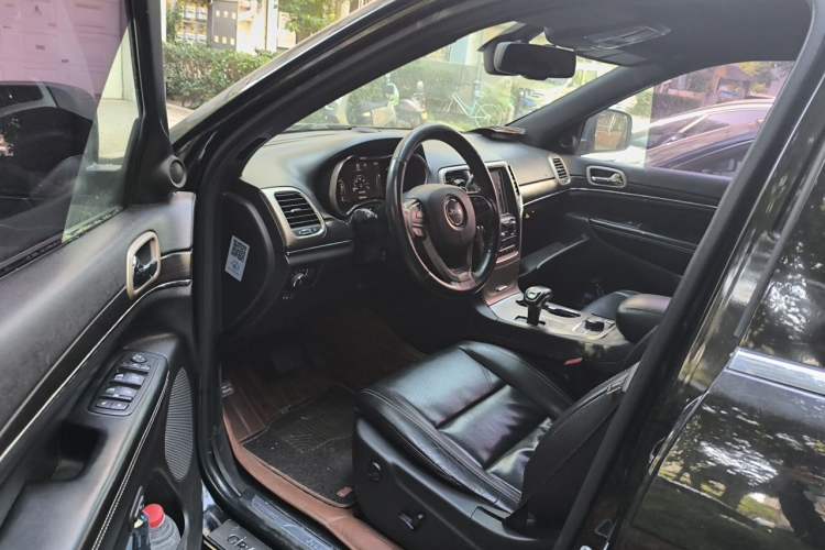 Used Jeep Grand Cherokee 2014 3.6L Elite Navigation Edition Driver Seat