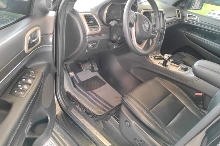 Used Jeep Grand Cherokee 2014 3.6L Elite Navigation Edition Driver Seat