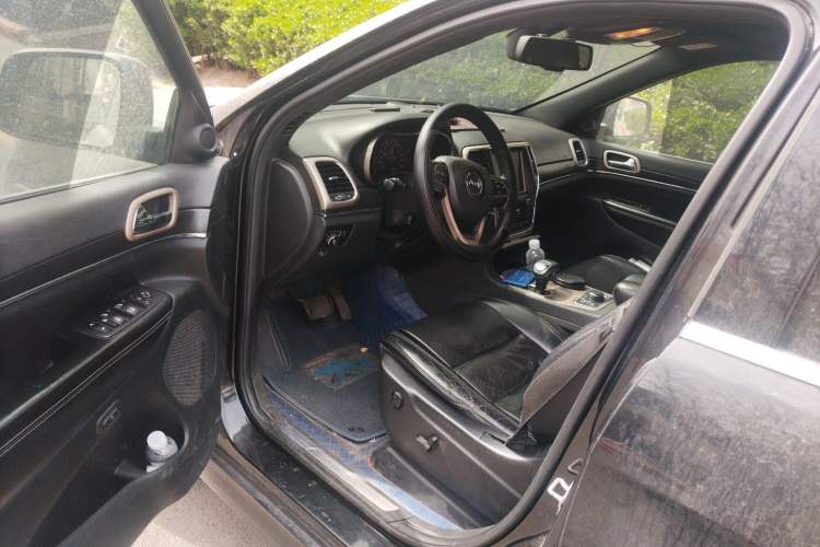 Used Jeep Grand Cherokee 2014 3.6L Elite Navigation Edition Driver Seat