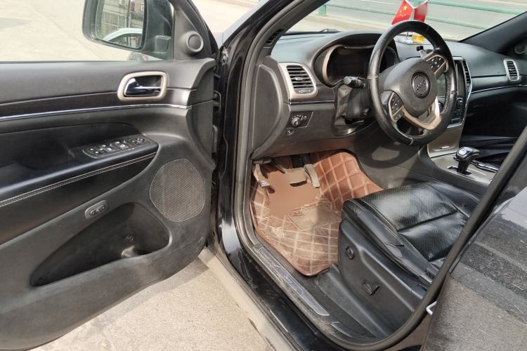 Used Jeep Grand Cherokee 2014 3.6L Elite Navigation Edition Driver Seat
