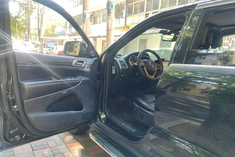 Used Jeep Grand Cherokee 2014 3.0TD Diesel Comfort Navigation Version Driver Seat