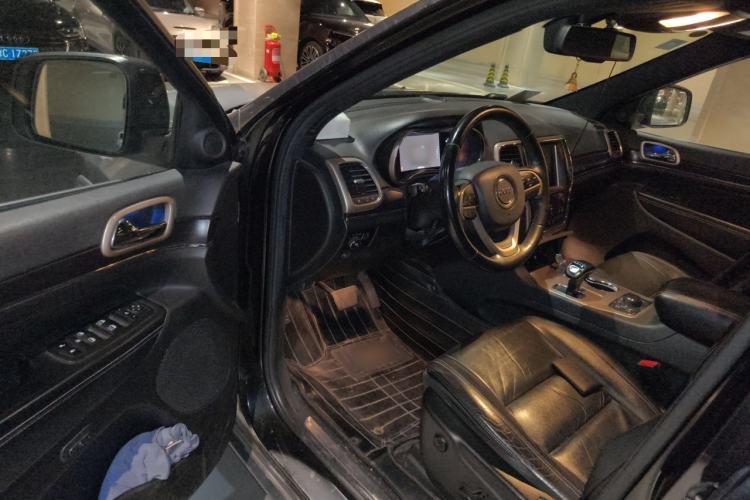 Used Jeep Grand Cherokee 2014 3.0L Comfort Navigation Edition Driver Seat