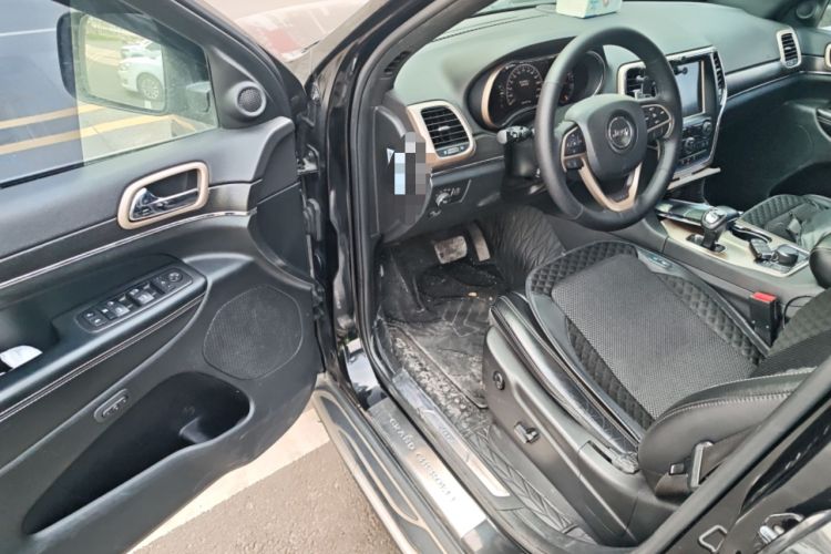 Used Jeep Grand Cherokee 2014 3.0L Comfort Navigation Edition Driver Seat