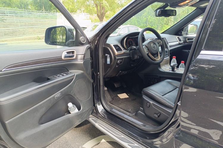 Used Jeep Grand Cherokee 2014 3.6L Elite Navigation Edition Driver Seat