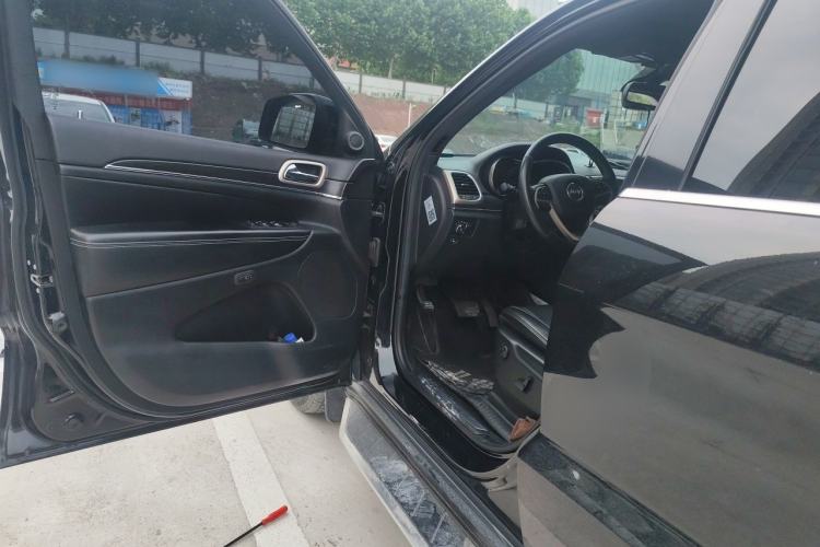 Used Jeep Grand Cherokee 2014 3.6L Elite Navigation Edition Driver Seat