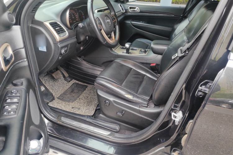 Used Jeep Grand Cherokee 2014 3.6L Elite Navigation Edition Driver Seat