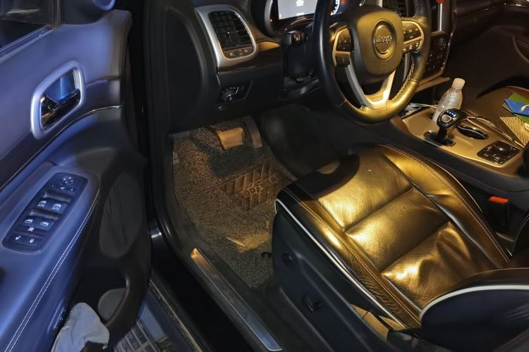 Used Jeep Grand Cherokee 2014 3.6L Elite Navigation Edition Driver Seat