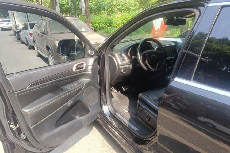 Used Jeep Grand Cherokee 2014 3.6L Elite Navigation Edition Driver Seat