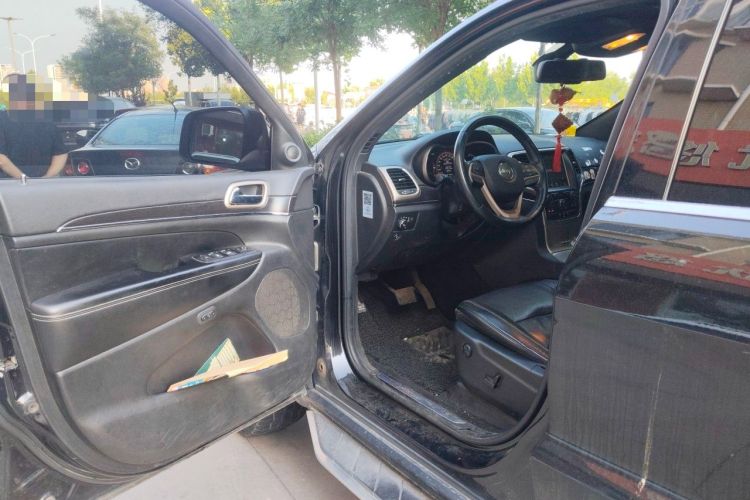 Used Jeep Grand Cherokee 2014 3.0L Comfort Navigation Edition Driver Seat