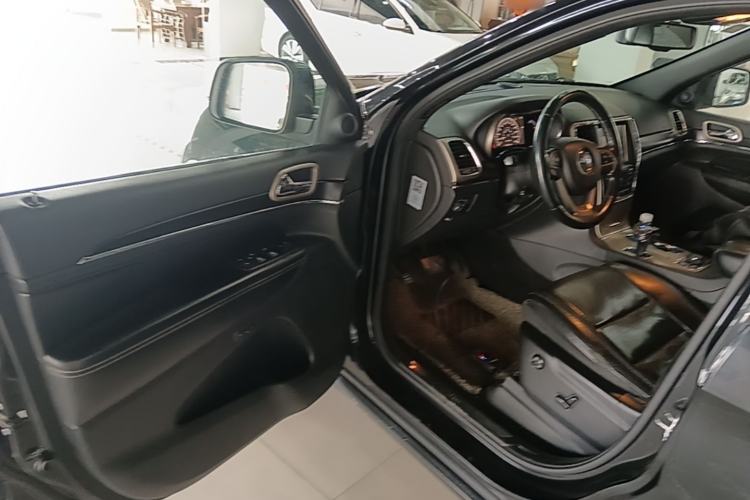Used Jeep Grand Cherokee 2014 3.6L Elite Navigation Edition Driver Seat