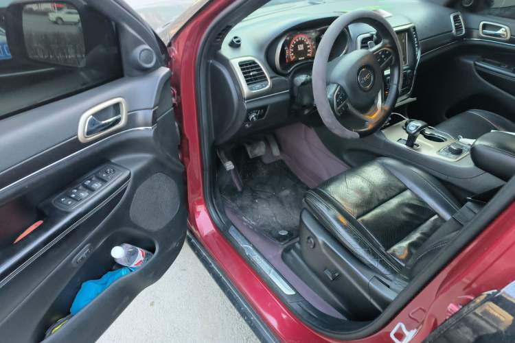 Used Jeep Grand Cherokee 2014 3.6L Elite Navigation Edition Driver Seat