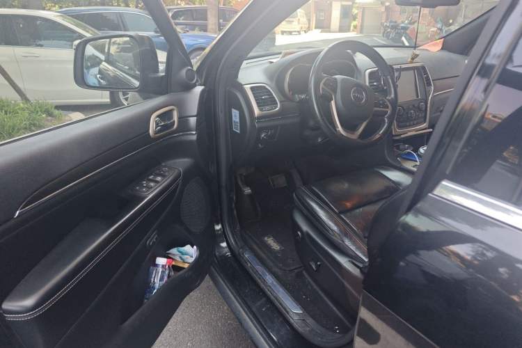 Used Jeep Grand Cherokee 2014 3.6L Elite Navigation Edition Driver Seat