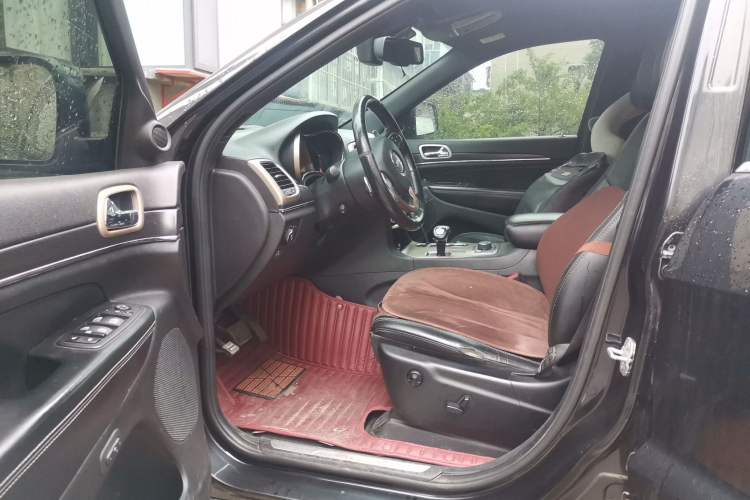 Used Jeep Grand Cherokee 2014 3.0L Comfort Navigation Edition Driver Seat