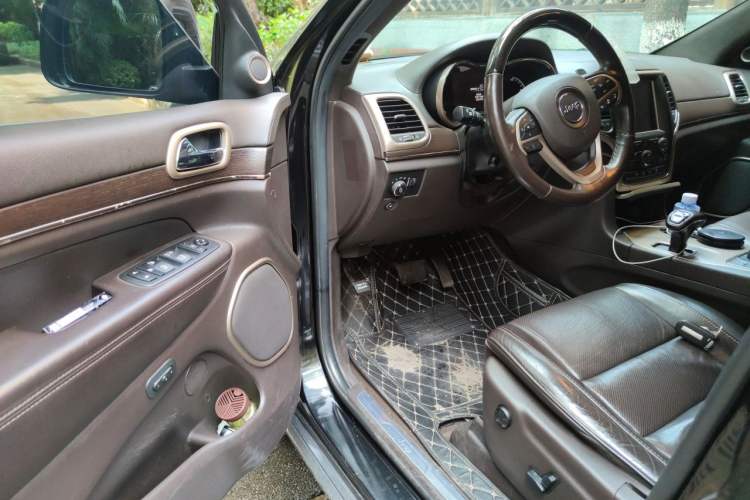 Used Jeep Grand Cherokee 2014 5.7L Flagship Prestige Edition Driver Seat