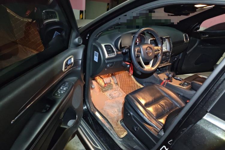 Used Jeep Grand Cherokee 2014 3.0L Comfort Navigation Edition Driver Seat