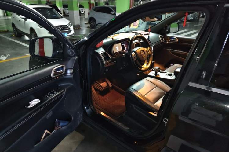 Used Jeep Grand Cherokee 2014 3.6L Elite Navigation Edition Driver Seat