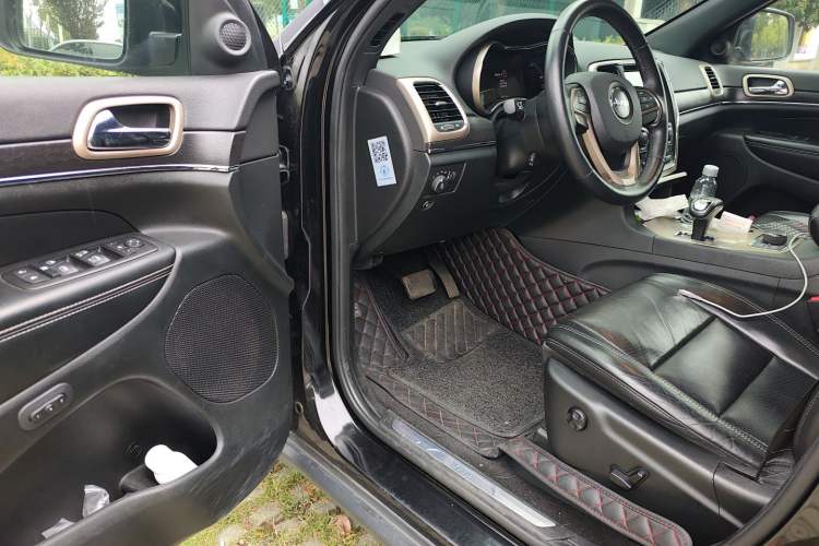 Used Jeep Grand Cherokee 2014 3.6L Elite Navigation Edition Driver Seat