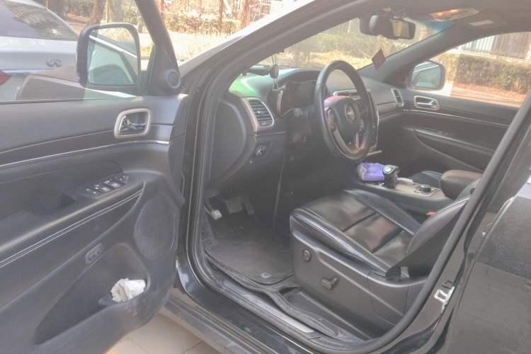 Used Jeep Grand Cherokee 2014 3.6L Elite Navigation Edition Driver Seat