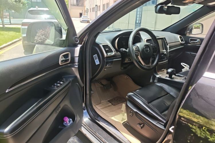 Used Jeep Grand Cherokee 2014 3.6L Elite Navigation Edition Driver Seat