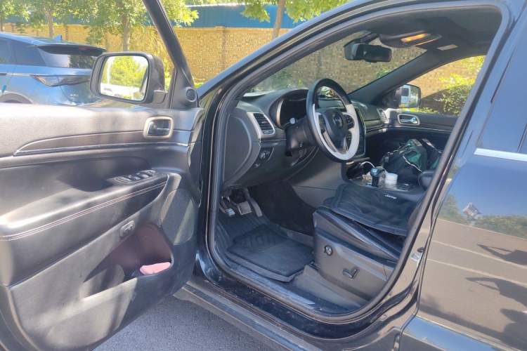 Used Jeep Grand Cherokee 2014 3.0L Comfort Navigation Edition Driver Seat