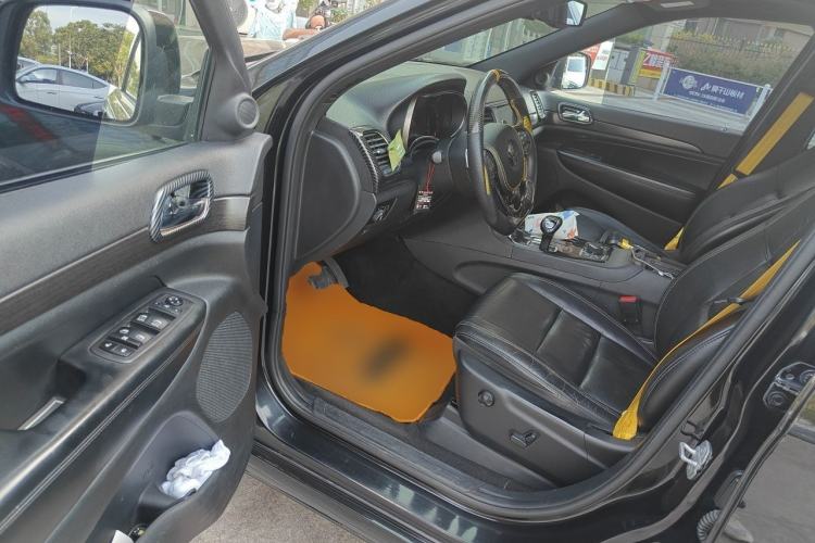 Used Jeep Grand Cherokee 2014 3.6L Comfort Navigation Edition Driver Seat