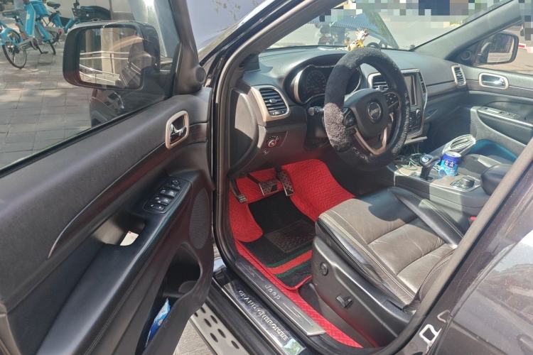 Used Jeep Grand Cherokee 2014 3.6L Comfort Navigation Edition Driver Seat