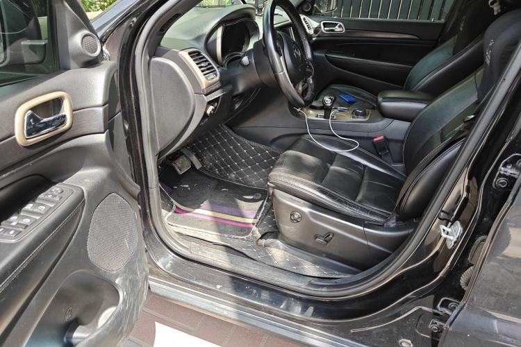 Used Jeep Grand Cherokee 2014 3.6L Comfort Navigation Edition Driver Seat
