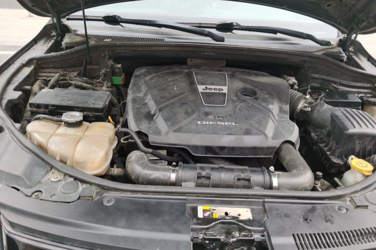 Used Jeep Grand Cherokee 2014 3.0TD Diesel Comfort Navigation Version Engine Bay