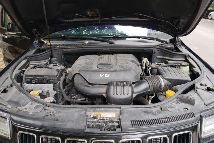 Used Jeep Grand Cherokee 2014 3.0L Comfort Navigation Edition Engine Bay