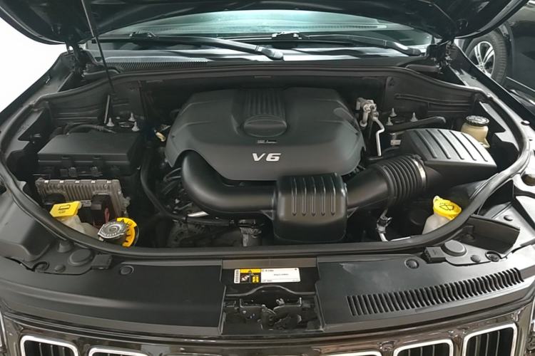 Used Jeep Grand Cherokee 2014 3.0L Comfort Navigation Edition Engine Bay