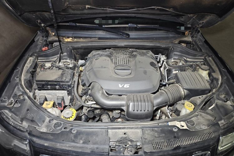 Used Jeep Grand Cherokee 2014 3.0L Comfort Navigation Edition Engine Bay