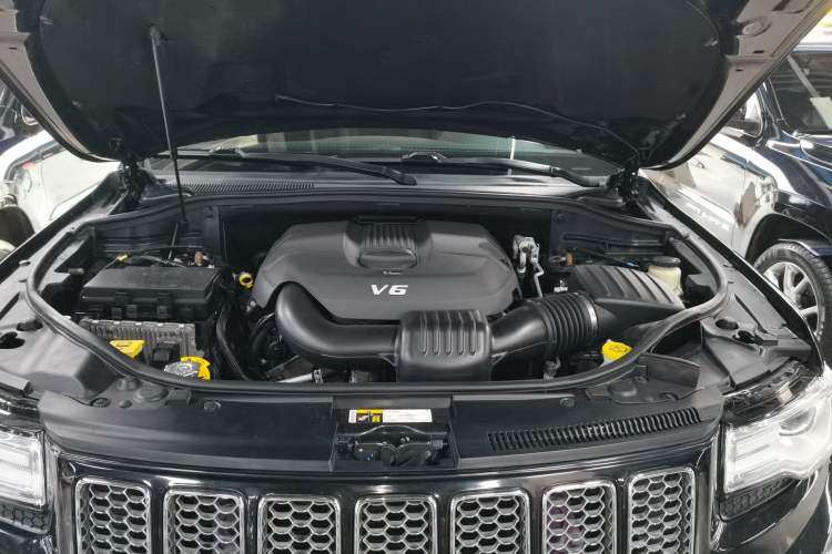 Used Jeep Grand Cherokee 2014 3.0L Flagship Zunyue Edition Engine Bay