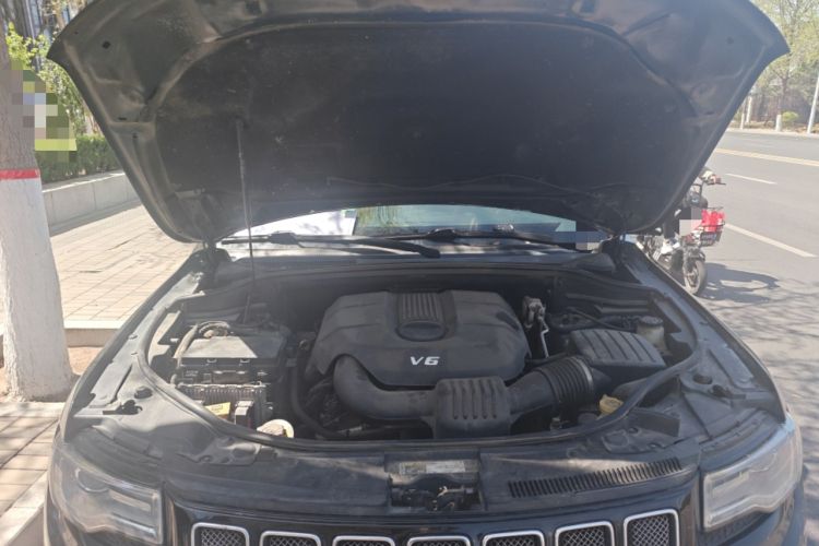 Used Jeep Grand Cherokee 2014 3.6L Elite Navigation Edition Engine Bay