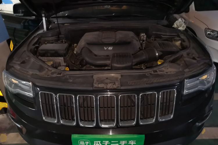 Used Jeep Grand Cherokee 2014 3.6L Elite Navigation Edition Engine Bay