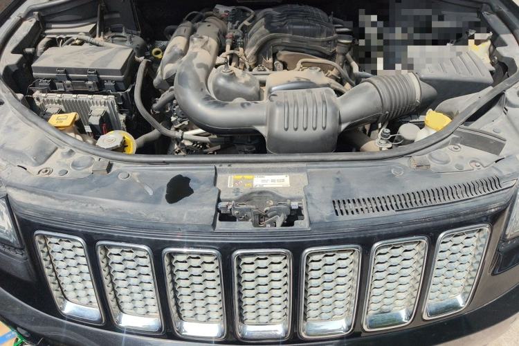 Used Jeep Grand Cherokee 2014 3.0L Comfort Navigation Edition Engine Bay