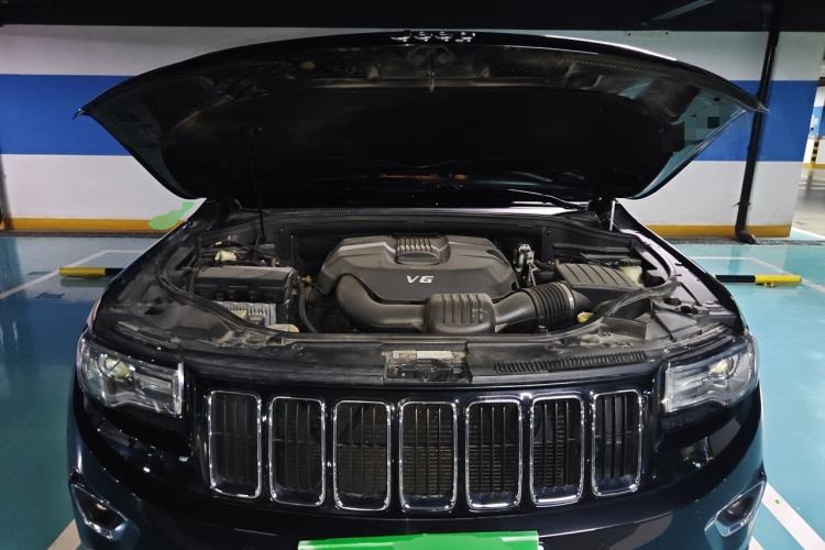 Used Jeep Grand Cherokee 2014 3.6L Elite Navigation Edition Engine Bay