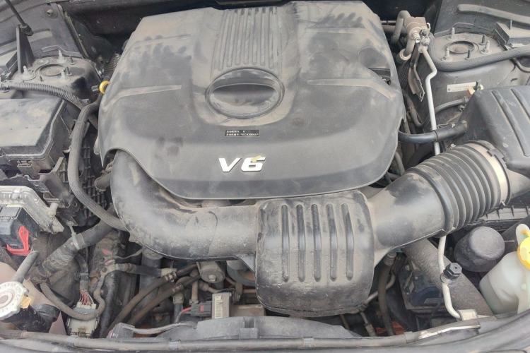 Used Jeep Grand Cherokee 2014 3.0L Comfort Navigation Edition Engine Bay