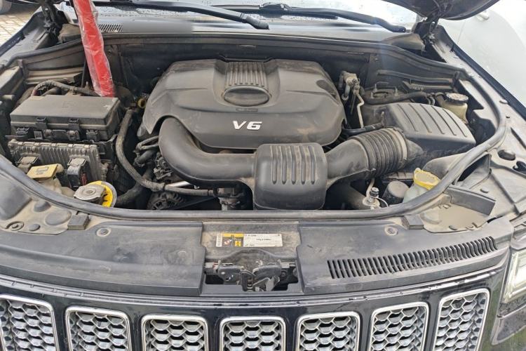 Used Jeep Grand Cherokee 2014 3.0L Comfort Navigation Edition Engine Bay