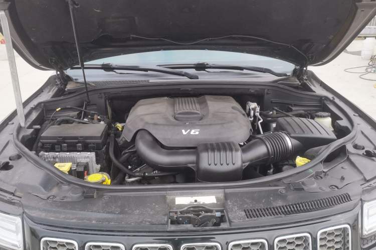 Used Jeep Grand Cherokee 2014 3.6L Elite Navigation Edition Engine Bay