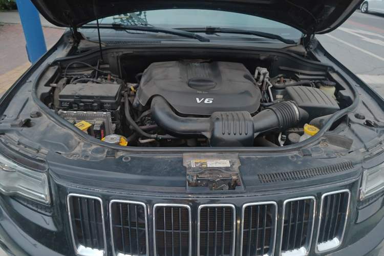 Used Jeep Grand Cherokee 2014 3.6L Elite Navigation Edition Engine Bay