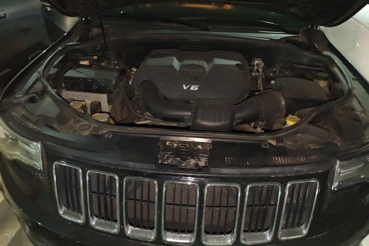 Used Jeep Grand Cherokee 2014 3.6L Elite Navigation Edition Engine Bay