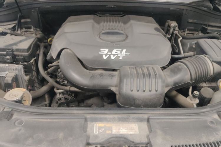 Used Jeep Grand Cherokee 2014 3.6L Comfort Navigation Edition Engine Bay