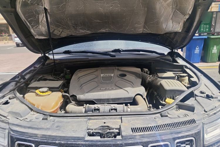 Used Jeep Grand Cherokee  Engine Bay