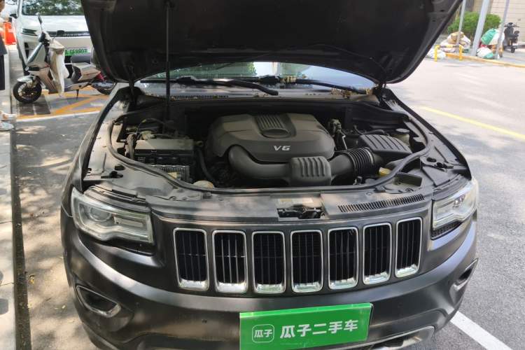 Used Jeep Grand Cherokee 2014 3.6L Elite Navigation Edition Engine Bay