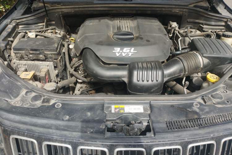 Used Jeep Grand Cherokee 2014 3.6L Elite Navigation Edition Engine Bay