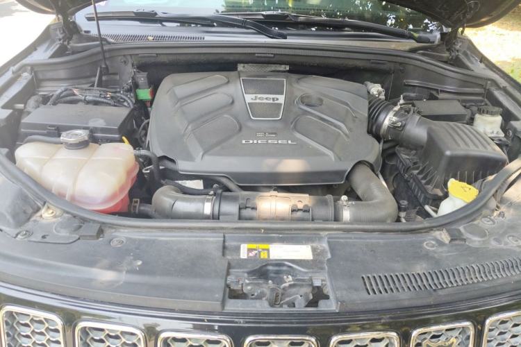 Used Jeep Grand Cherokee 2014 3.0TD Diesel Comfort Navigation Version Engine Bay