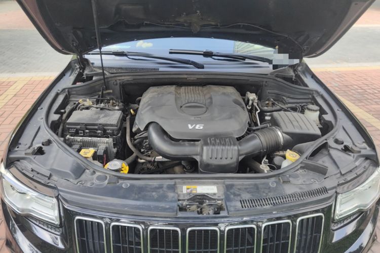 Used Jeep Grand Cherokee 2014 3.6L Elite Navigation Edition Engine Bay